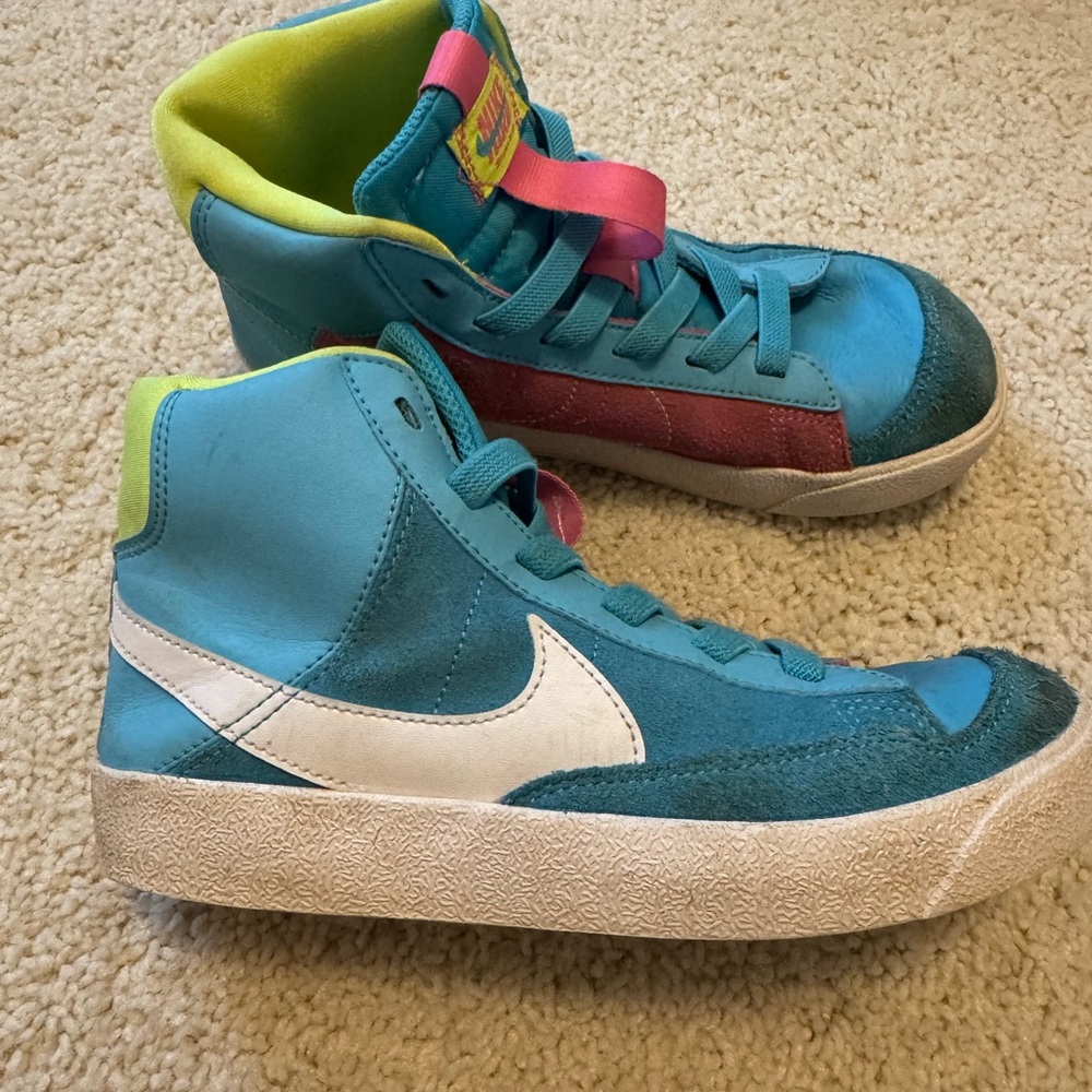 Nike Blazer Mid 77 Dance Kids Size 2.5 Baltic Blue Pink
